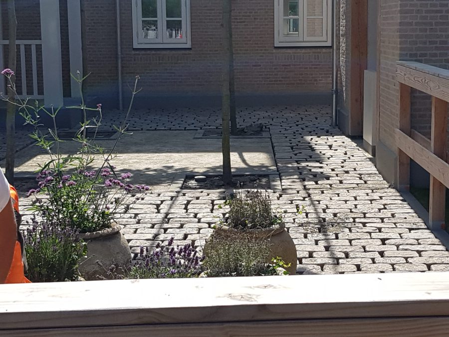 Bestrating tuin Dreischor
